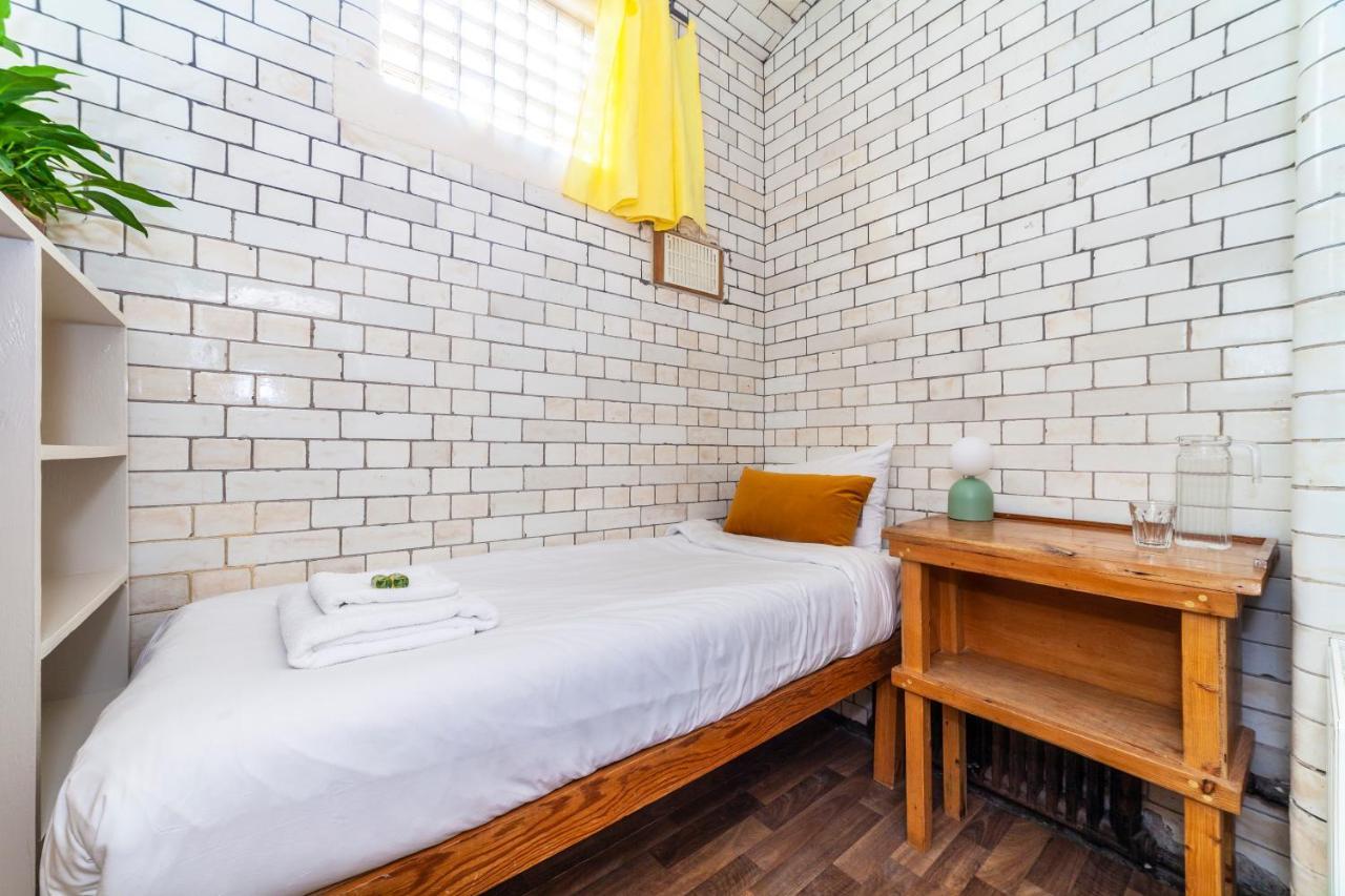 Lotus Guesthouse In Jamyang Buddhist Center * Londra