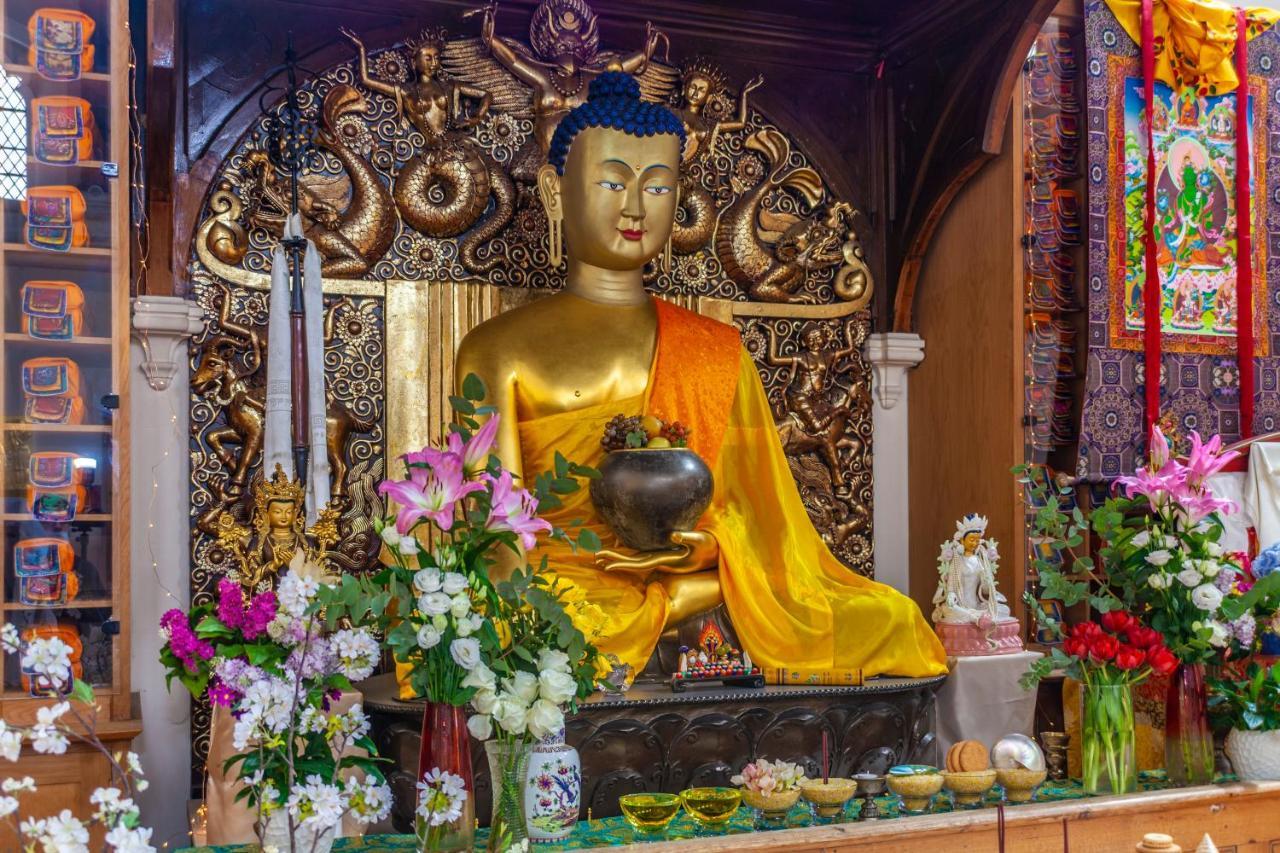Lotus Guesthouse In Jamyang Buddhist Center Affittacamere