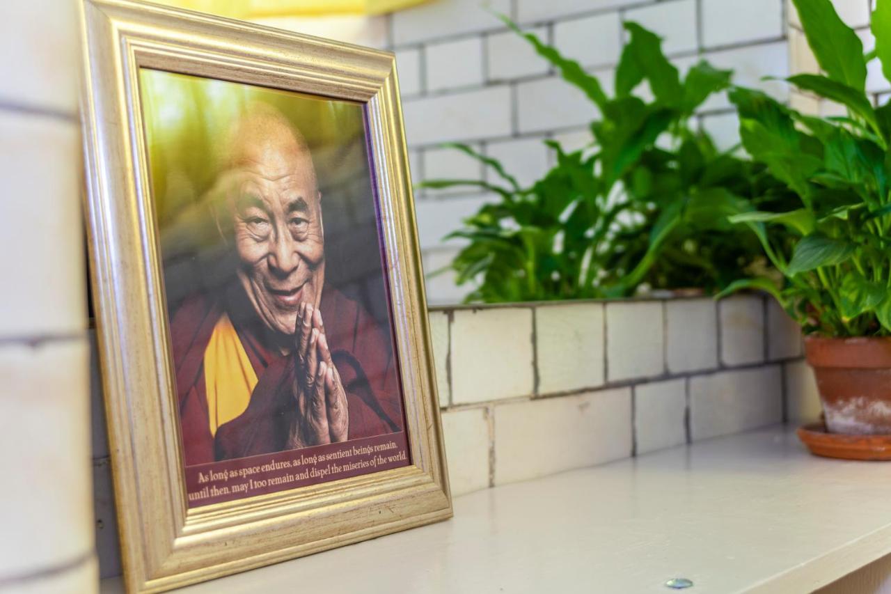 Lotus Guesthouse In Jamyang Buddhist Center Londra